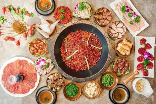 重慶火鍋，加盟好還是到火鍋培訓(xùn)學(xué)校學(xué)習(xí)炒料好？