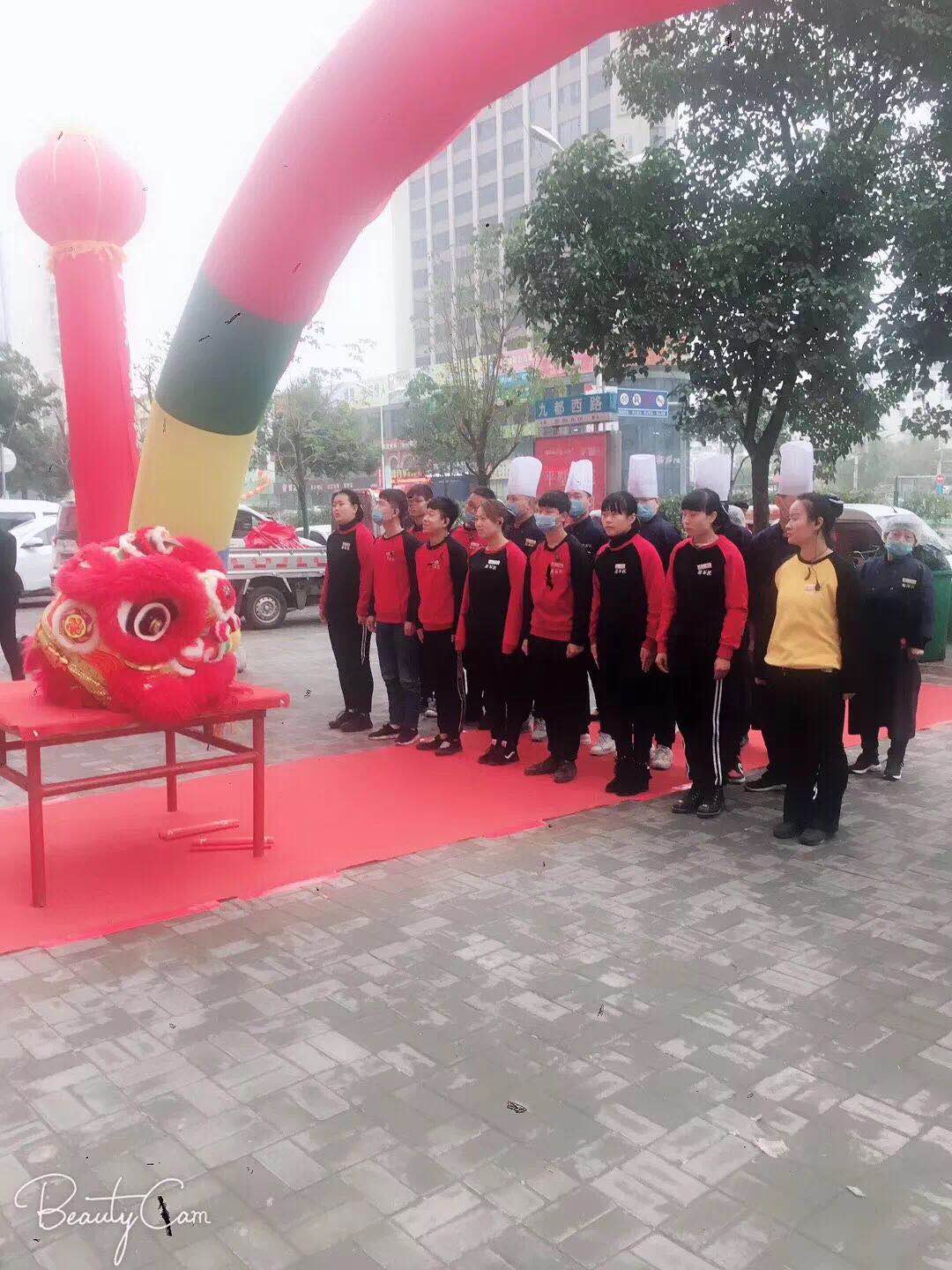 祝賀：洛陽憨石匠鮮菜火鍋加盟店開業(yè)！?。?  onerror=