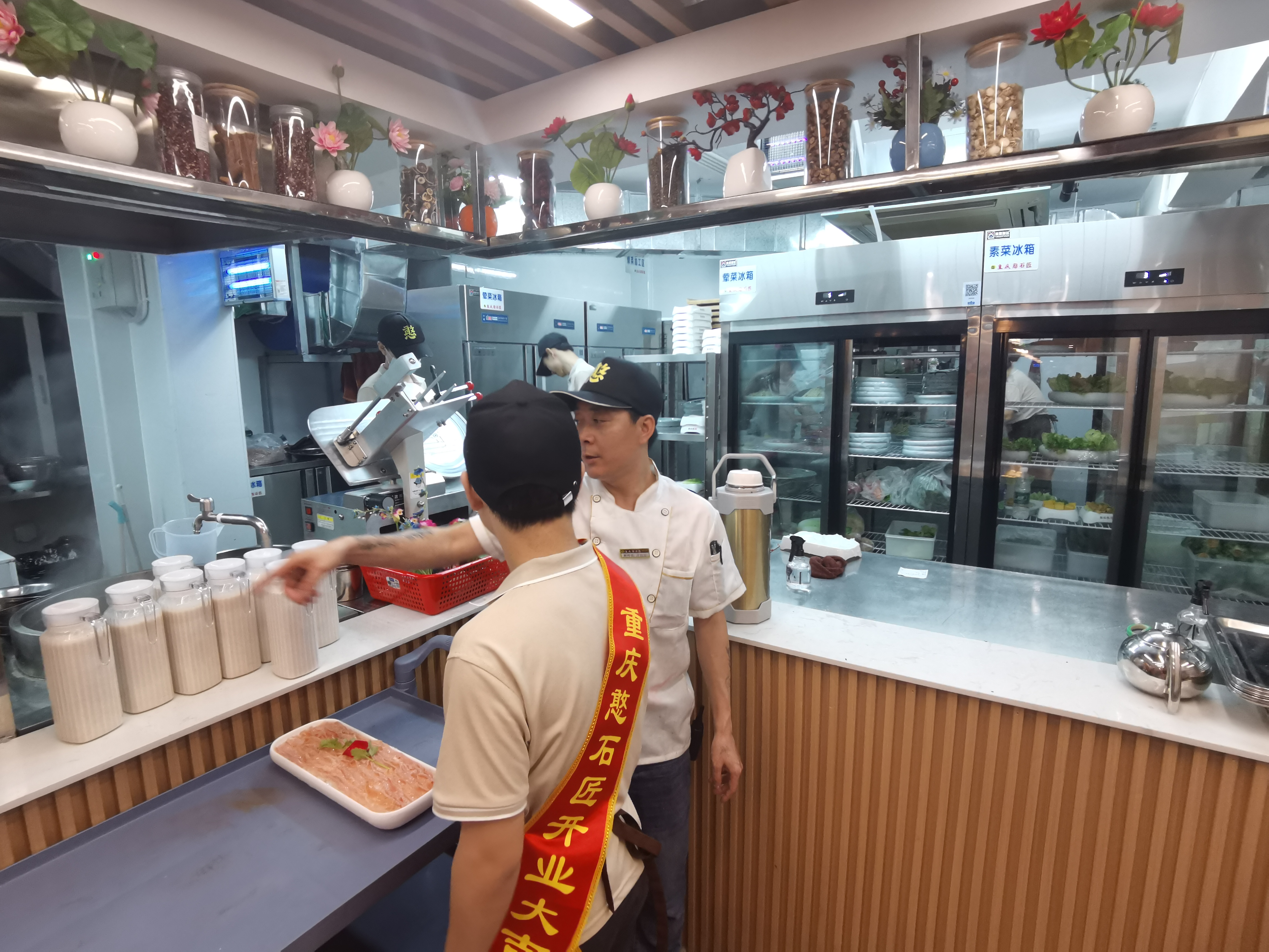 祝賀：憨石匠鮮菜火鍋深圳布吉店盛大家業(yè)！