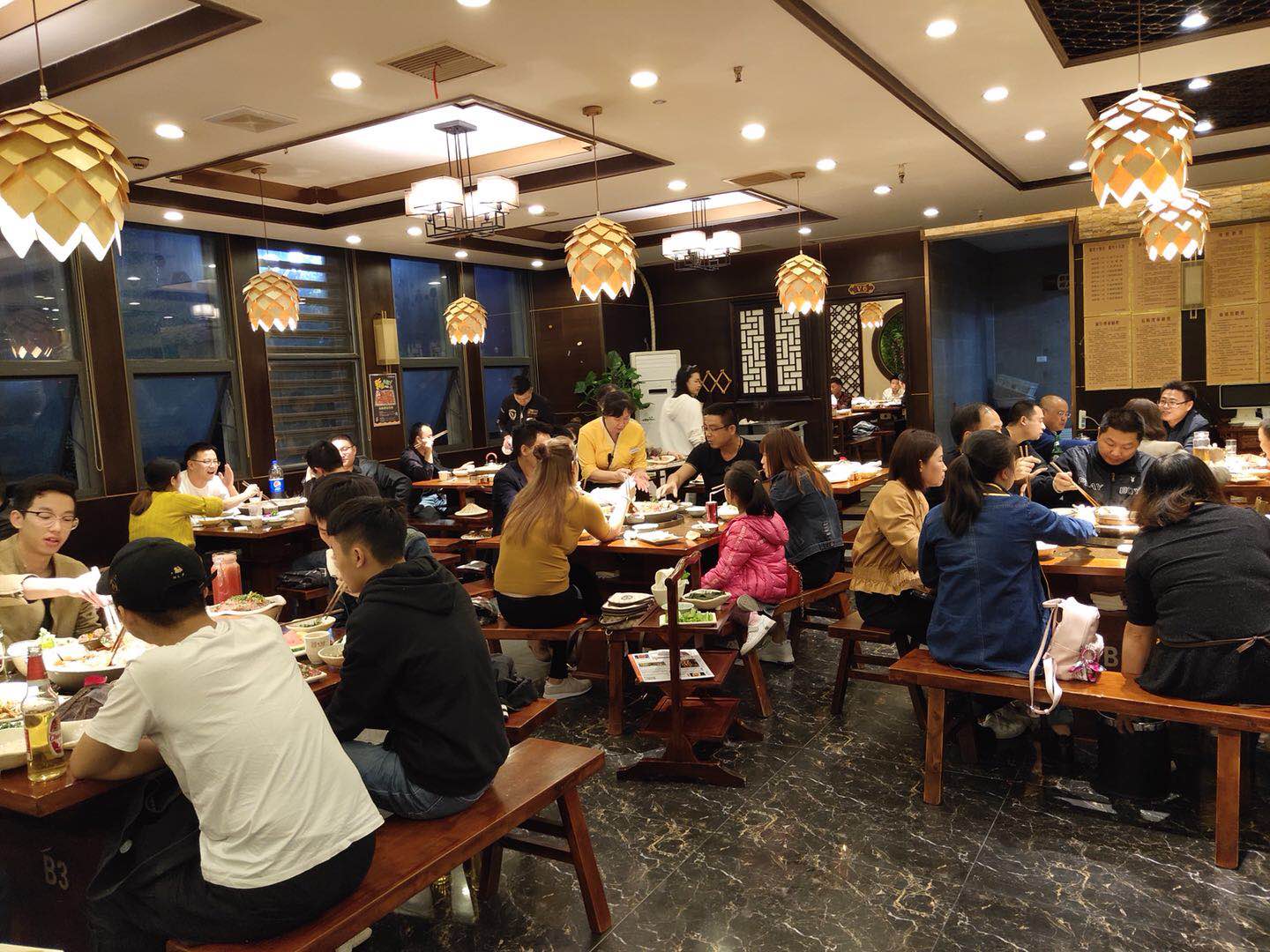 火鍋店在開業(yè)前兩個月生意很好，后面非常糟糕。是什么原因？